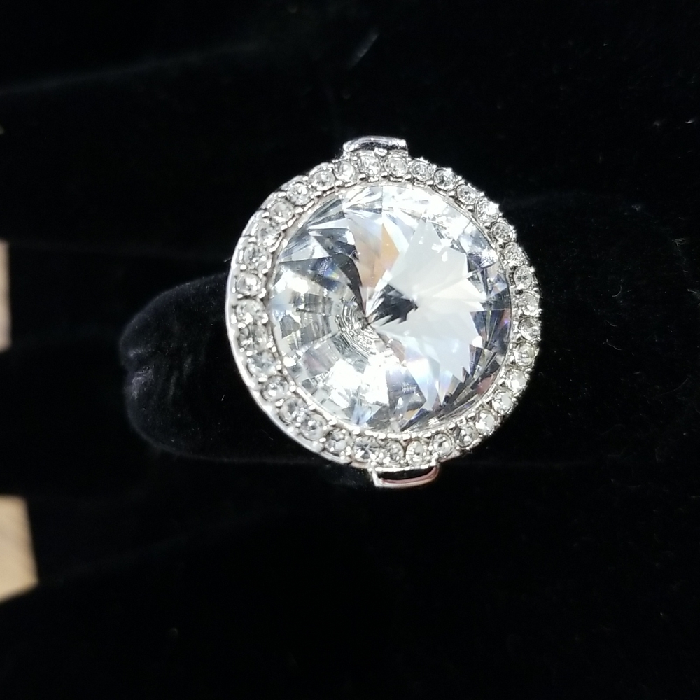 Truce ring by lia sophia.